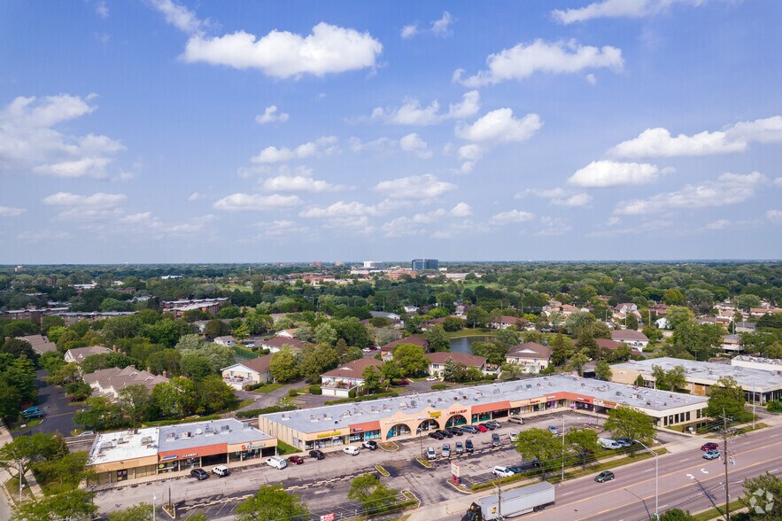 More Photos Of 1736-1790 W Algonquin Rd, Arlington Heights Storefront For Lease
