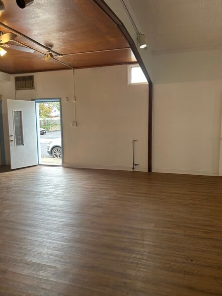 More Photos Of 2715 Hammonds Ferry Rd, Lansdowne Specialty For Lease