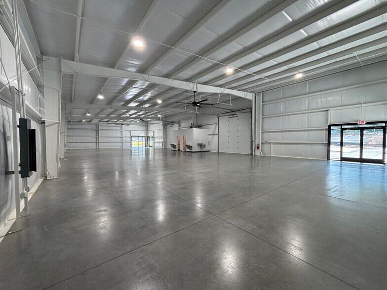 More Photos Of 407 Ross Ave, Easley Distribution For Lease