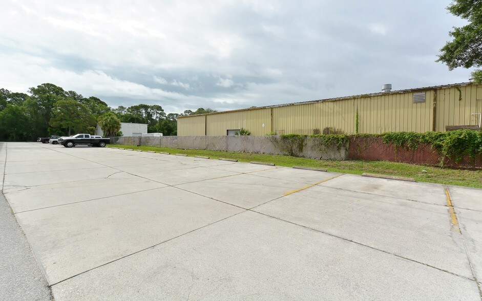 More Photos Of 1985 Cattlemen Rd, Sarasota Warehouse For Sale