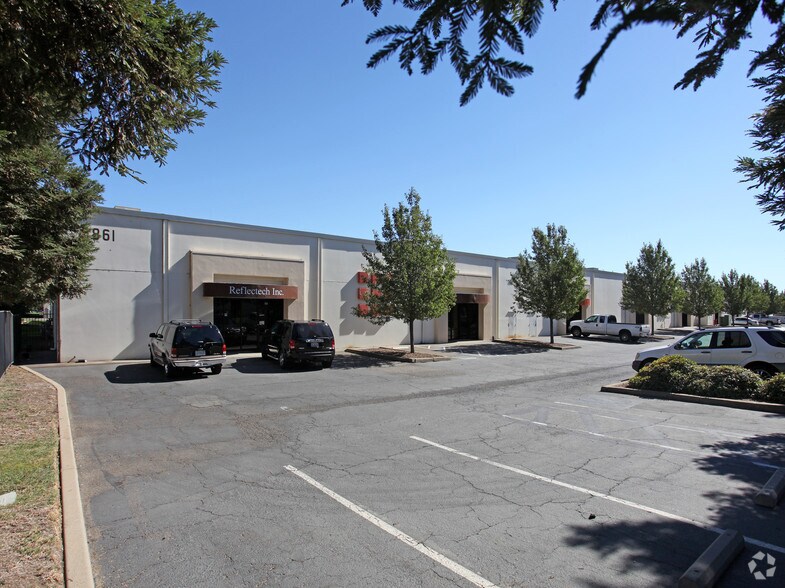 More Photos Of 5861 88th St, Sacramento Warehouse For Lease