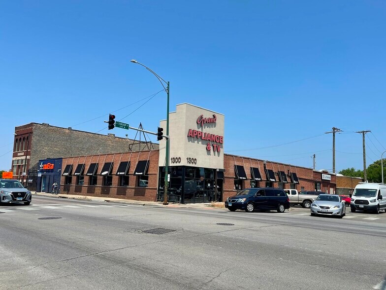 More Photos Of 1300-1308 W North Ave, Chicago Storefront For Lease