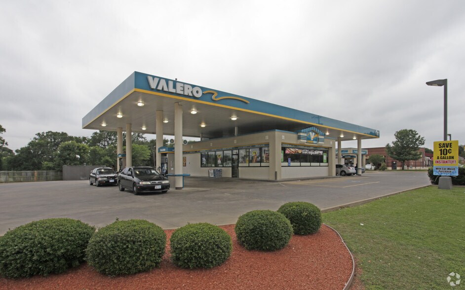 Primary Photo Of 3100 Meadowbrook Blvd, Arlington Convenience Store For Sale
