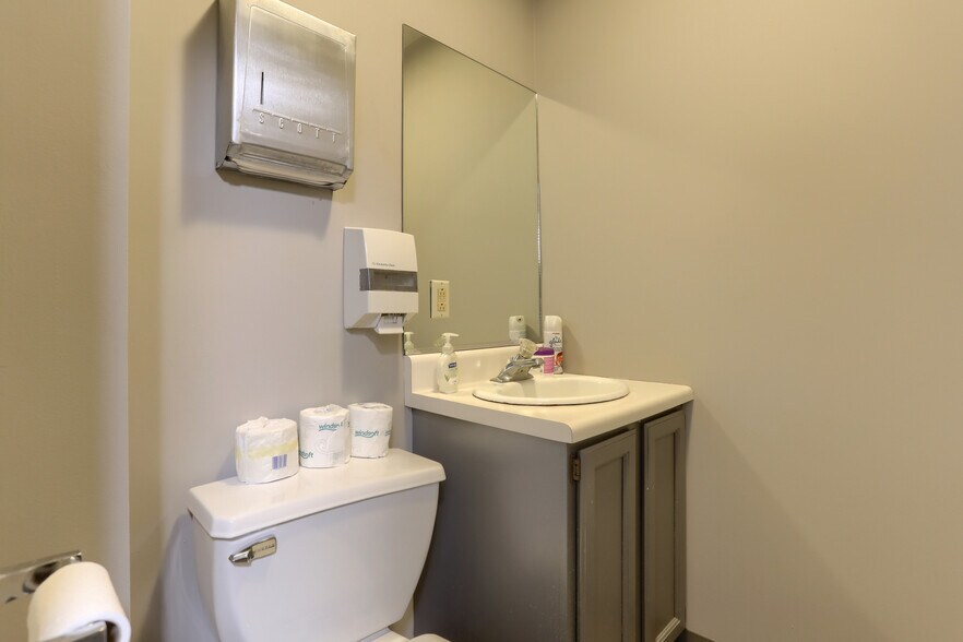 More Photos Of 44 N 8th St, Lebanon Office For Sale