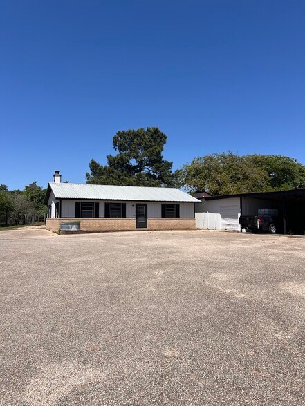 More Photos Of 2504 SH-304, Smithville Warehouse For Sale
