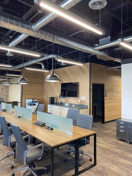 More Photos Of 1850 SW Plaza Shops Ln, Ankeny Storefront For Sale