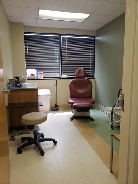 More Photos Of 49 Veronica Ave, Somerset Office For Sale