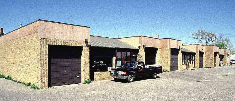 More Photos Of 280 Suburban Ave, Deer Park Warehouse For Lease