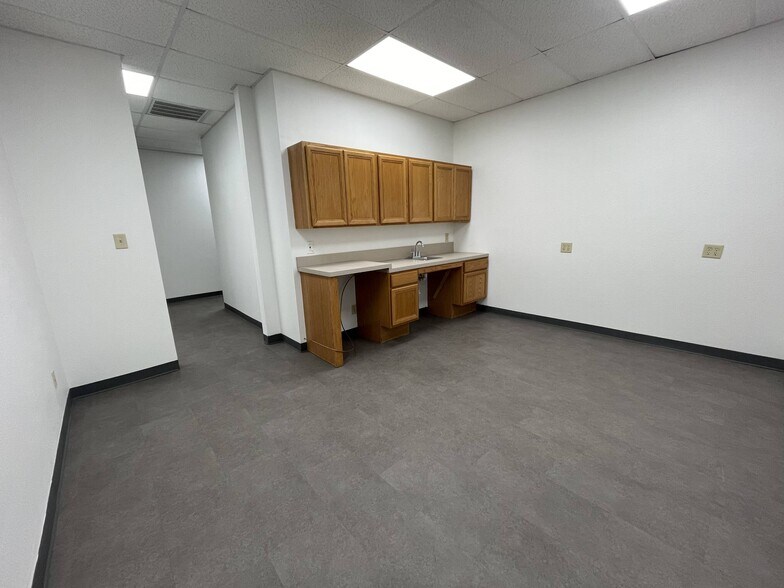More Photos Of 400 E Ramsey Rd, San Antonio Research And Development For Lease