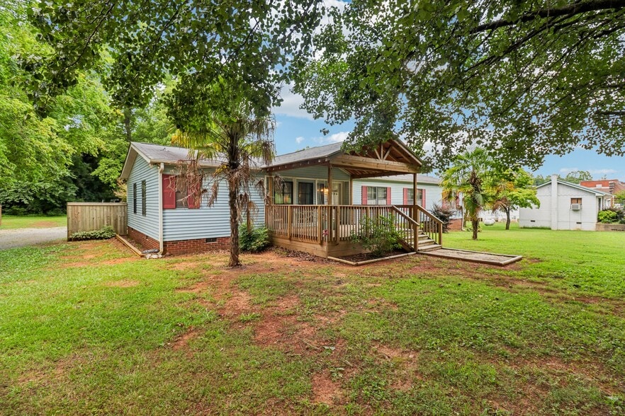 Primary Photo Of 122 S Main St, New London Storefront Retail Office For Sale