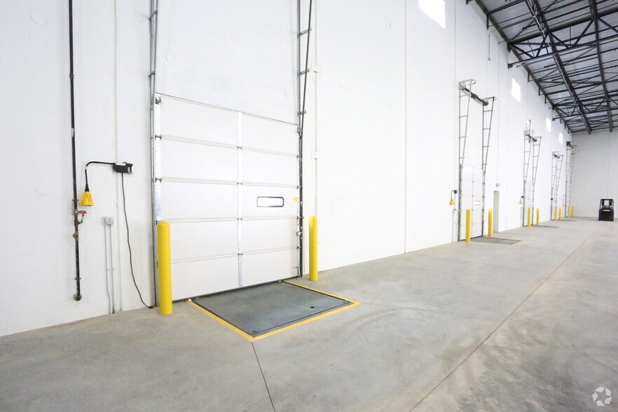 More Photos Of 1150 Patrol Rd, Jeffersonville Distribution For Lease
