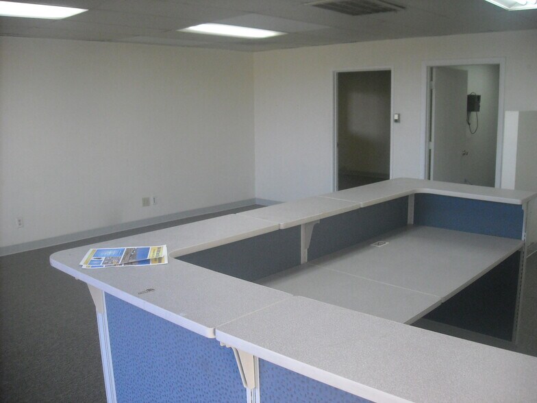 More Photos Of 5641-5691 E 56th Ave, Commerce City Manufacturing For Lease