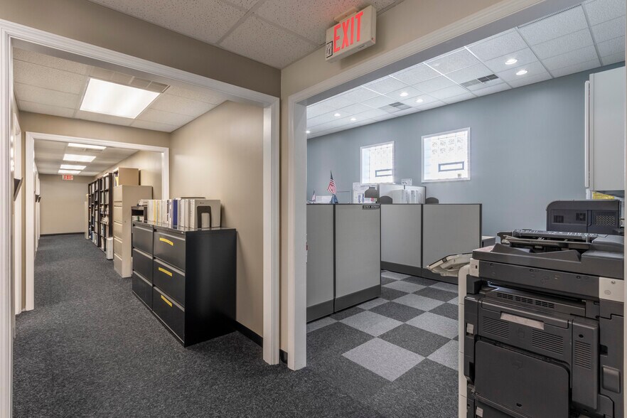 More Photos Of 5095 Crookshank Rd, Cincinnati Light Manufacturing For Sale