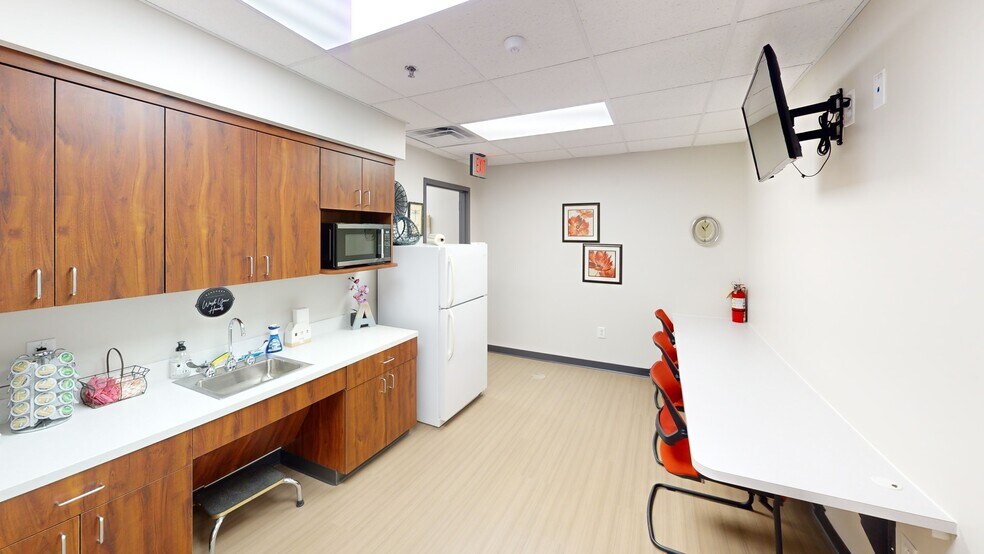 More Photos Of 10967 Allisonville Rd, Fishers Medical For Lease