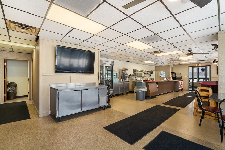 More Photos Of 2117 S 34th St, Kansas City Restaurant For Sale
