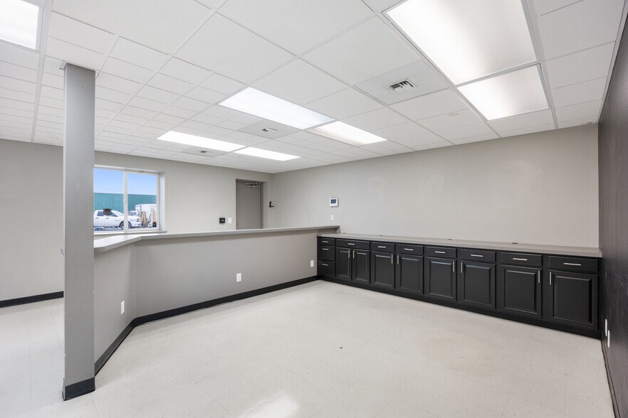 More Photos Of 11814 Debonair Rd NE, Moses Lake Warehouse For Lease