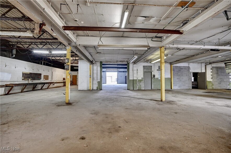 More Photos Of 422 S Green Rd, South Euclid Warehouse For Sale