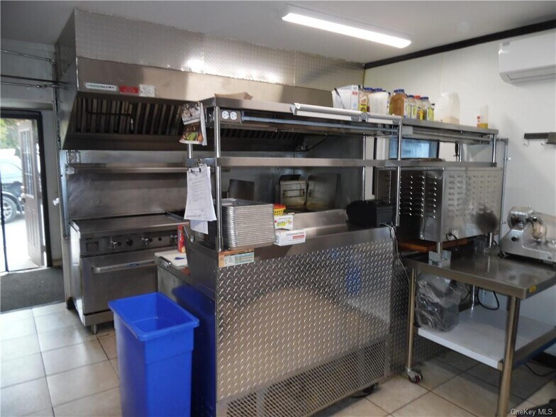 More Photos Of 89 Sullivan Ave, Liberty Bar For Sale