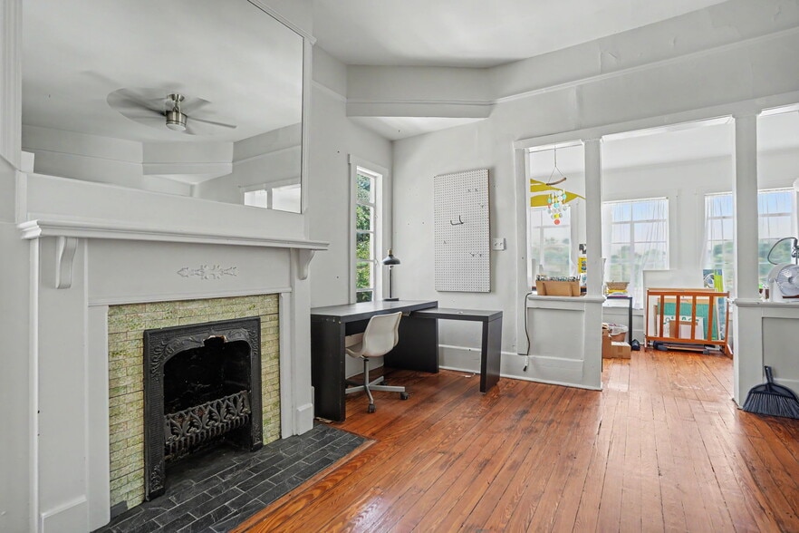 More Photos Of 17 W 41st St, Savannah Freestanding For Sale