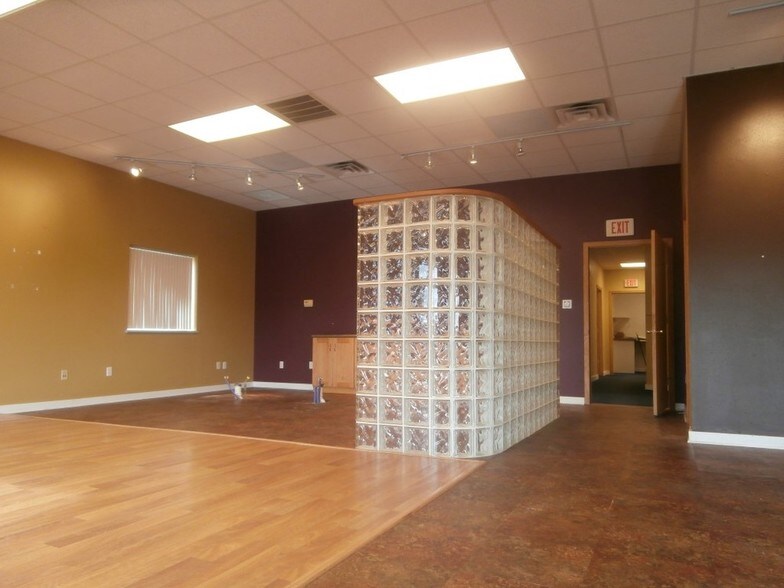 More Photos Of 3221-3225 Parmenter St, Middleton Freestanding For Lease