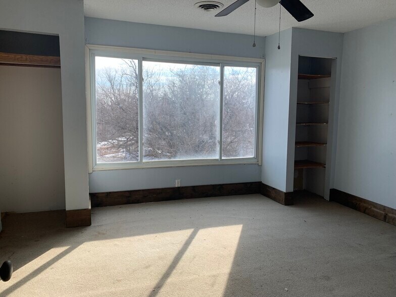 More Photos Of 325 Iris Ct, Saint Clair Medical For Sale