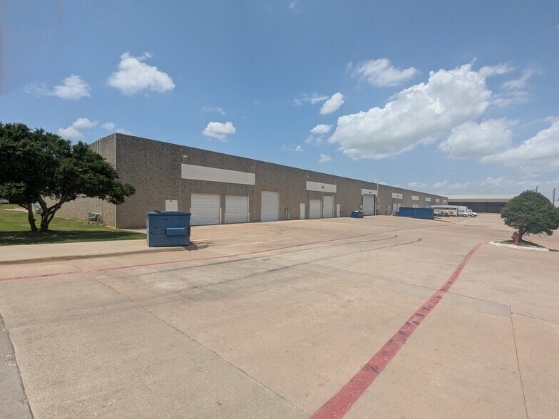 More Photos Of 2550 114th St, Grand Prairie Flex For Lease