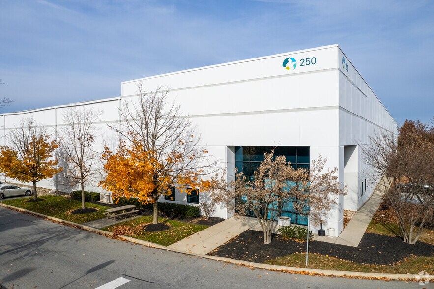 Primary Photo Of 250 Boulder Dr, Breinigsville Warehouse For Lease