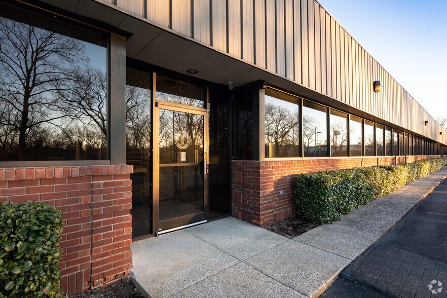 More Photos Of 2 Hudson Hollow Rd, Frankfort Office For Lease