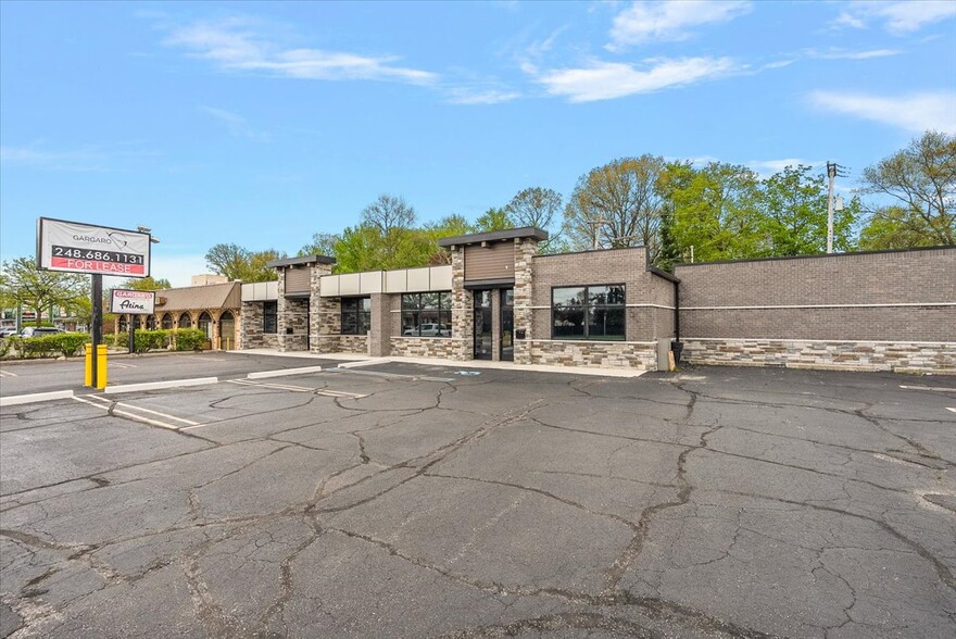More Photos Of 33535-33537 7 Mile Rd, Livonia Freestanding For Lease