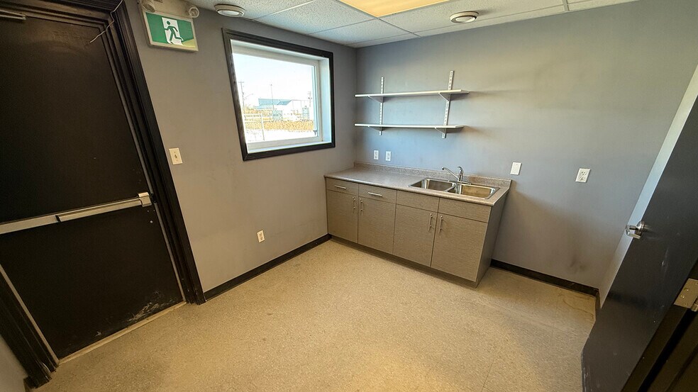 More Photos Of 51 Matheson Pkwy, Sunnyside Industrial For Lease