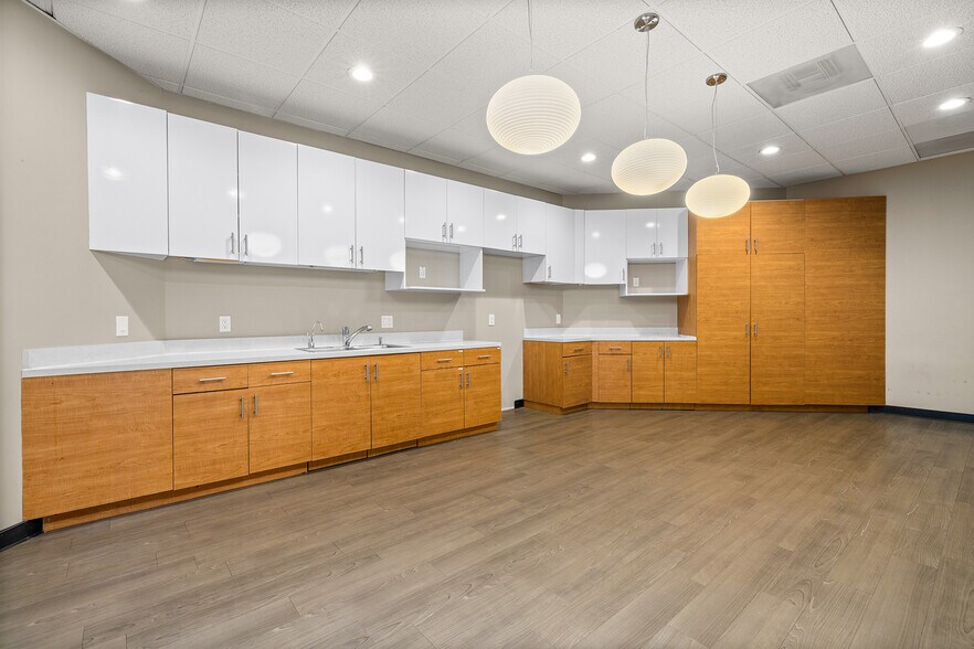 More Photos Of 20970 Warner Center Ln, Woodland Hills Medical For Sale