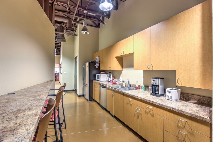 More Photos Of 9900 Covington Cross Dr, Las Vegas Office For Lease