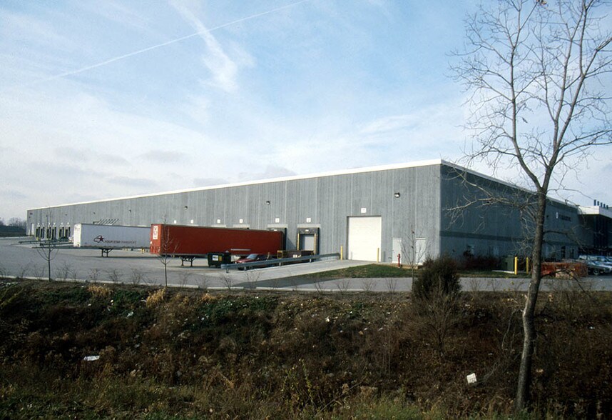 More Photos Of 2830-2850 S Lynhurst Dr, Indianapolis Warehouse For Lease