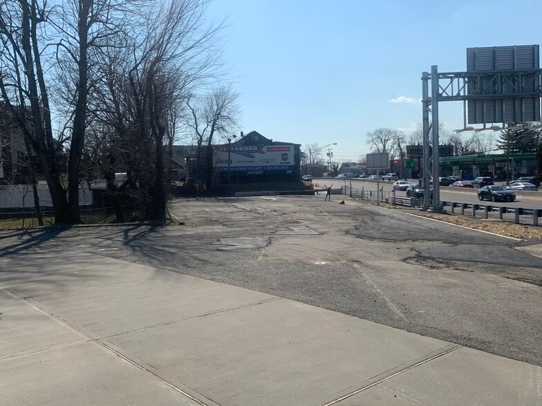 More Photos Of 1696 Bergen Tpke, Fort Lee Auto Dealership For Sale