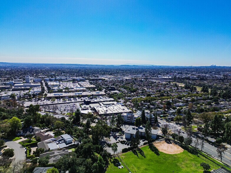 More Photos Of 670 N Rosemead Blvd, Pasadena Loft Creative Space For Sale