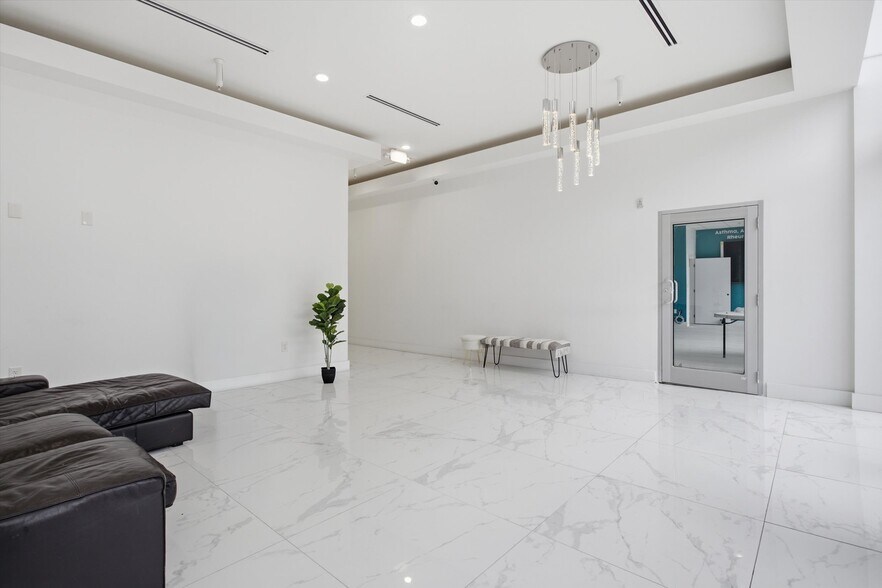 More Photos Of 10450 NW 33rd St, Doral Office For Sale