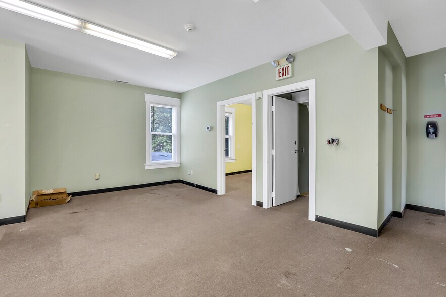 More Photos Of 21 O'neil St, Kingston Restaurant For Sale
