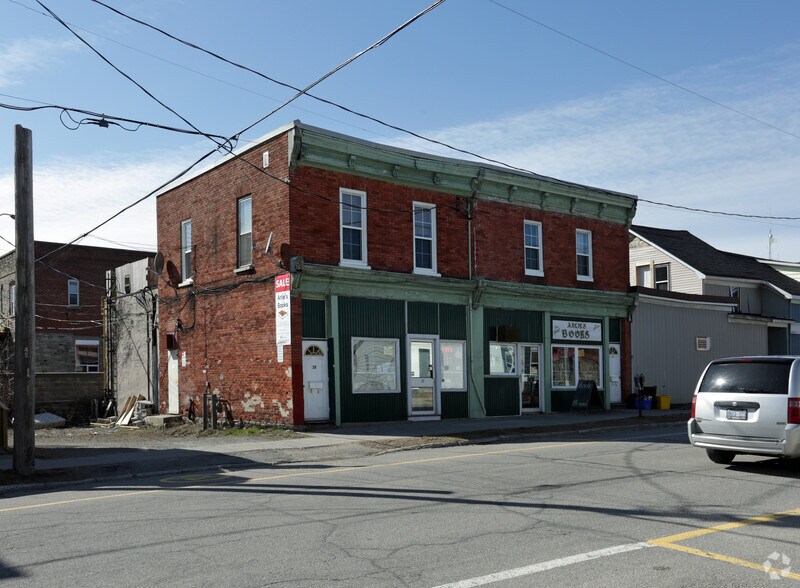 Primary Photo Of 28-34 Market St N, Smiths Falls Storefront Retail Residential For Lease