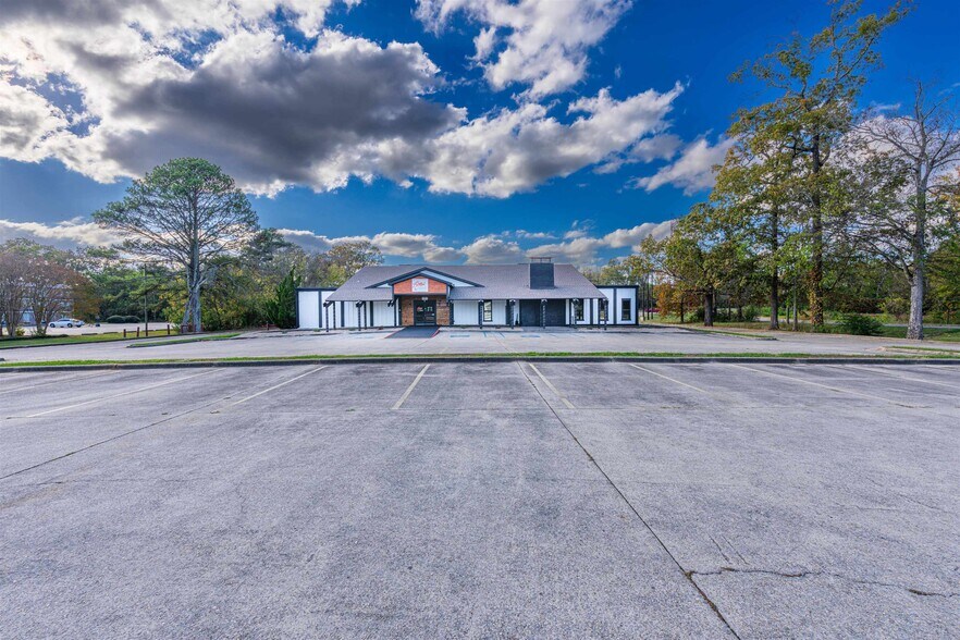 More Photos Of 4840 Hatch Blvd, Muscle Shoals Restaurant For Sale