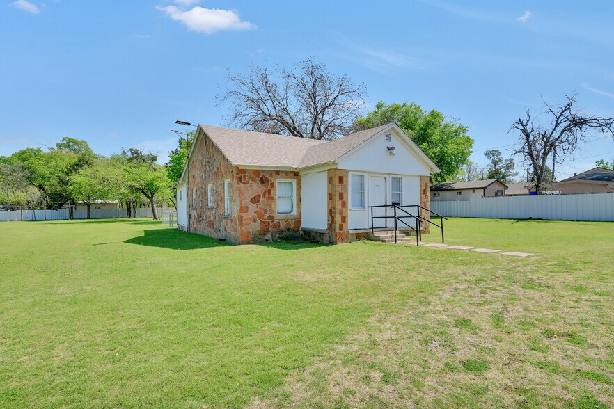 More Photos Of 1212 & 1214 N Business 287, Decatur Land For Sale