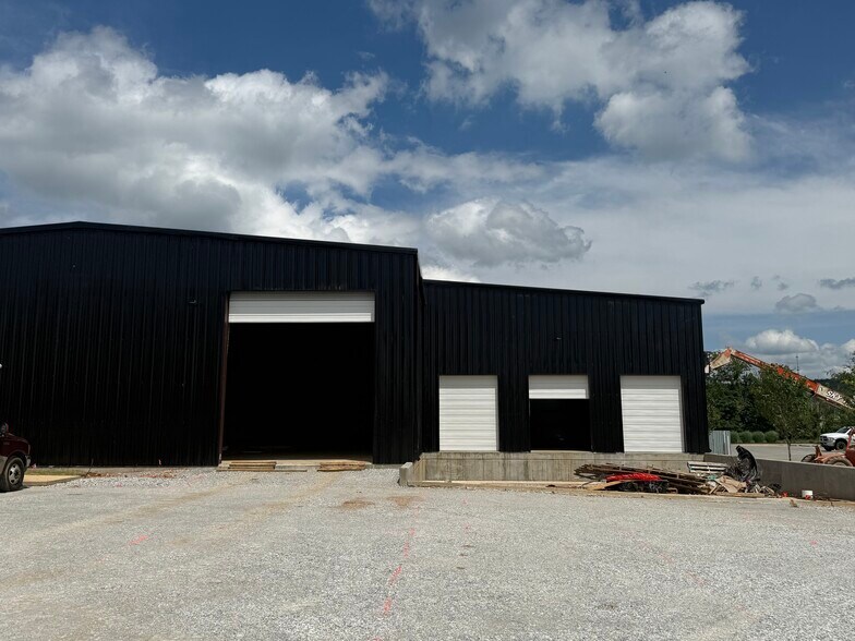 More Photos Of 595 Kawneer dr, Springdale Warehouse For Sale