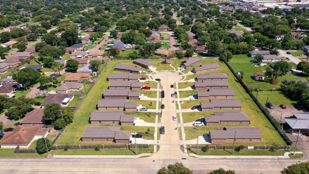 More Photos Of 2401 - 2430 14th Ave N, Texas City Apartments For Sale