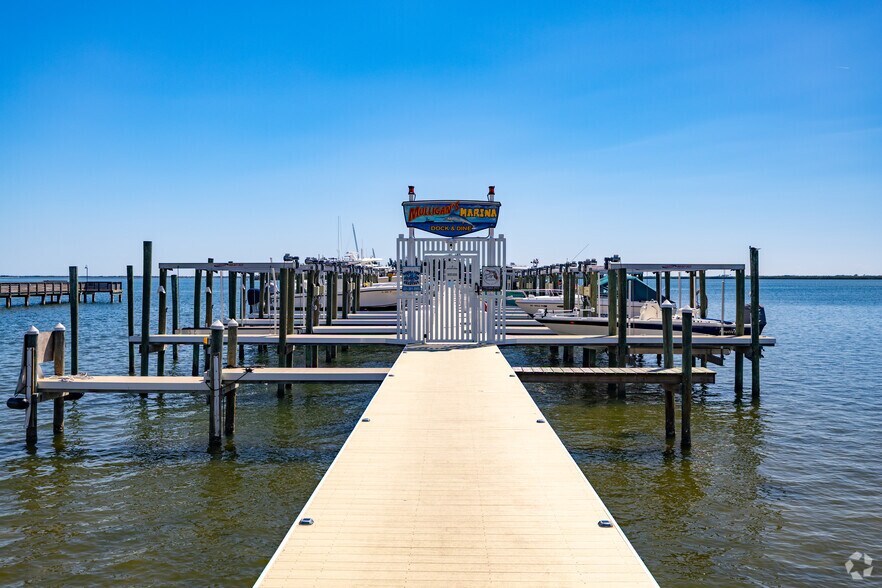 More Photos Of 806 Indian River Dr, Sebastian Marina For Sale