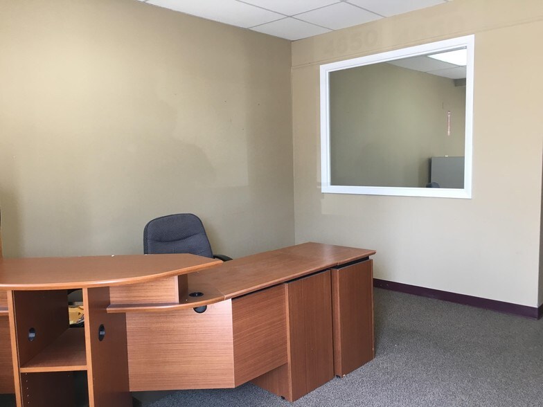 More Photos Of 4640-4650 Oakton St, Skokie Storefront For Lease