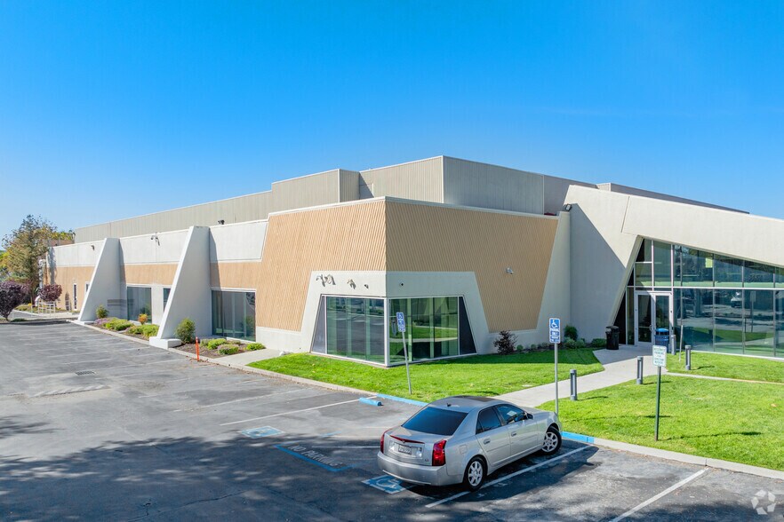 More Photos Of 195 S Milpitas Blvd, Milpitas Research And Development For Lease