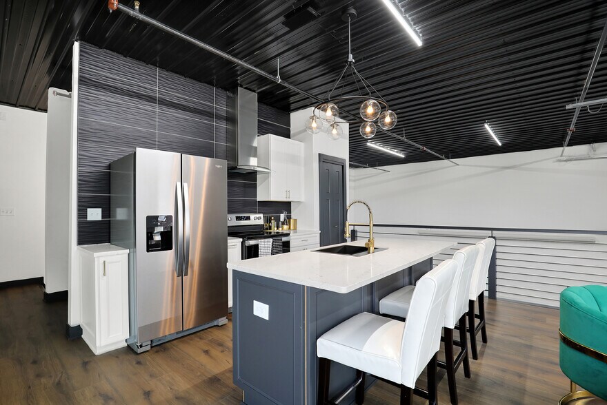 More Photos Of 17725 Motor District Cir, Carmel Showroom For Sale