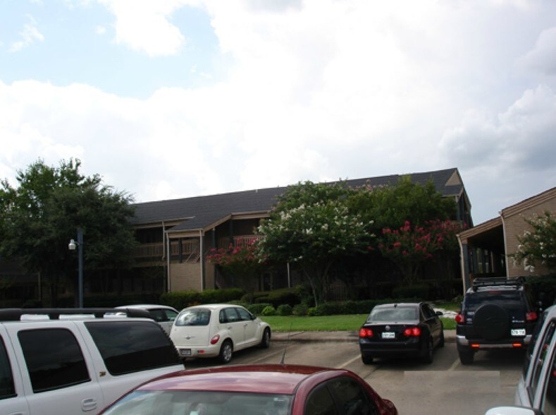 More Photos Of 1713 Broadmoor Dr, Bryan Office For Lease