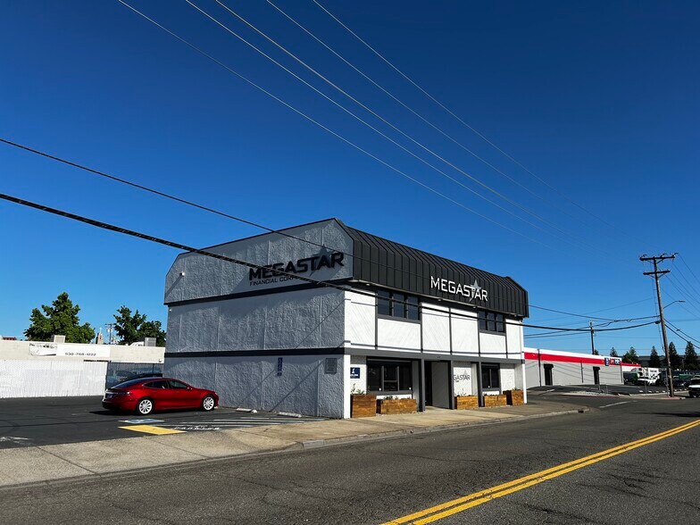 More Photos Of 2410 Larkspur Ln, Redding Office For Lease