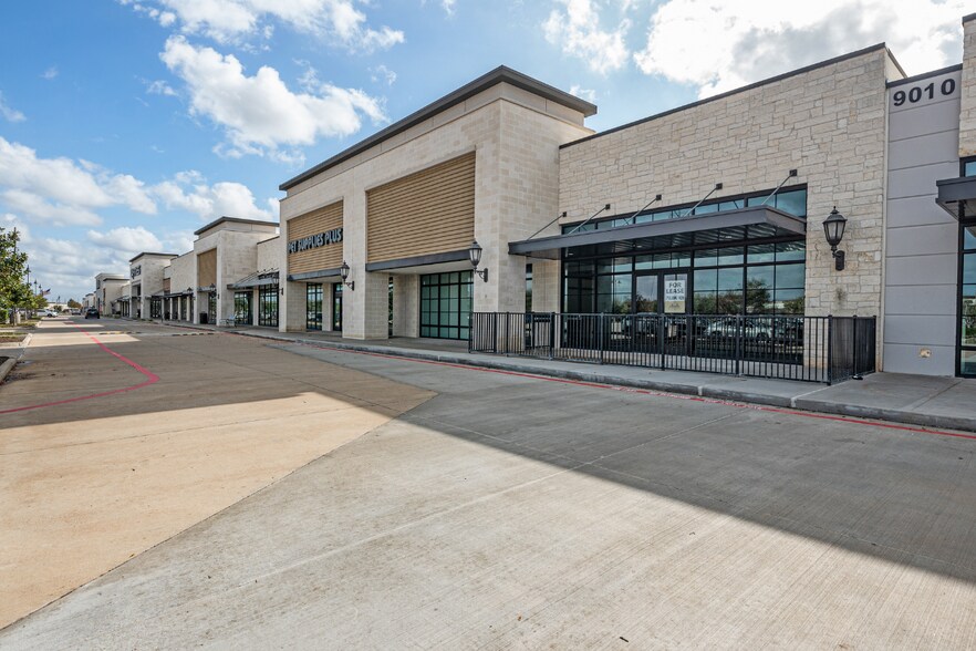 More Photos Of 9018-9034 Sienna Crossing Dr, Missouri City Unknown For Lease
