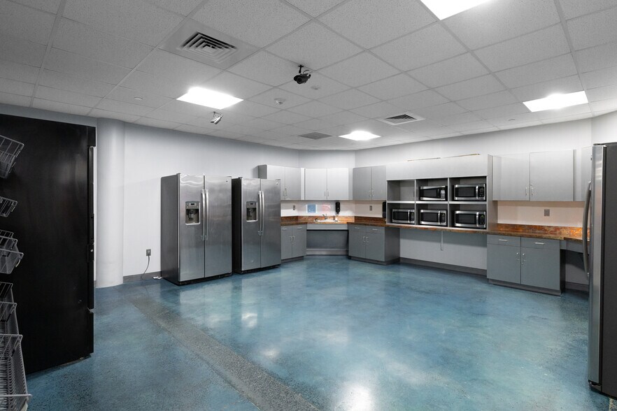 More Photos Of 32 Valley St, Bristol Office For Lease